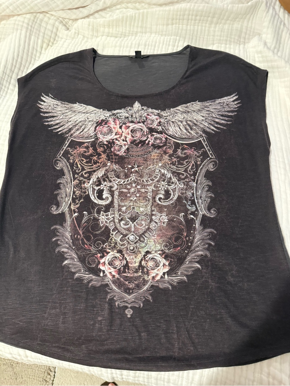 Rock & Republic Black Graphic Floral Crest Tee